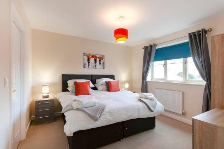 Apartment 4 *